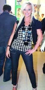 Vedete din Rominia - Delia pleaca in vacanta cu 500 euro De cand a - STARS. NEWS.